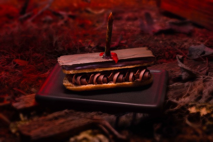 hhn-2024-food-aqp-wooden-board-eclair